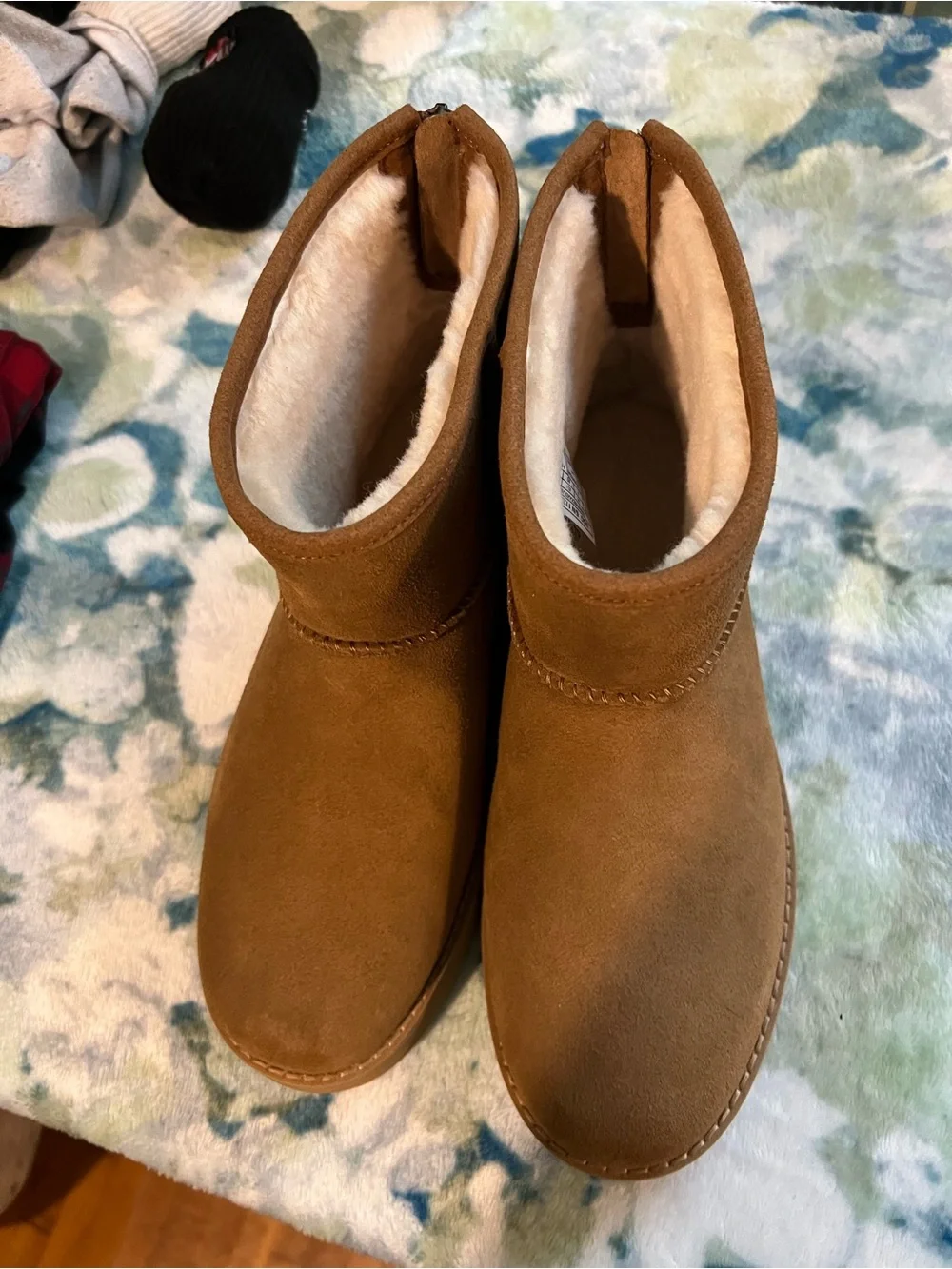 UGG mini Chestnut Suede Boots with Red Tag Zipper